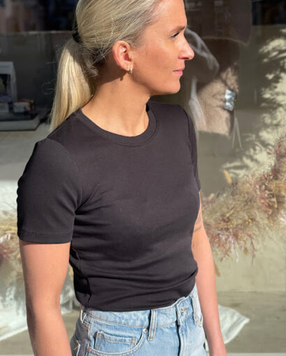 Urban Pioneers Linn Tee Black