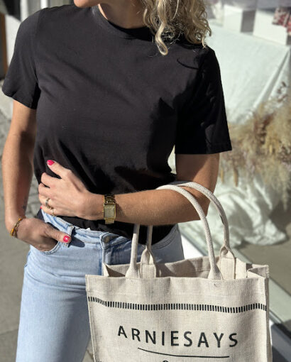 Y.A.S Sarita Neck Tee Black